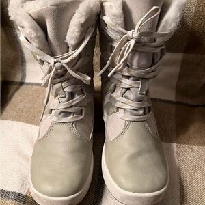 Merrell Girls Heidi Waterproof Winter Boot Size 3 M Big Kid Ivory/Beige